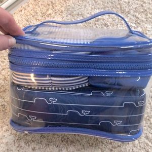 BNWT Vineyard Vines Make Up Bags...MUST SEE